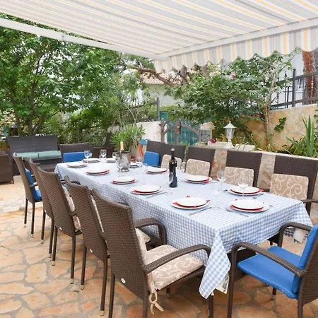 Spacious And Tranquil With Shared Pool - Two Bedroom With Shared Pool Daire