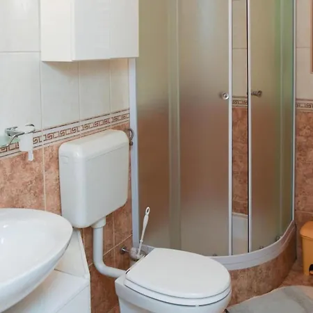 Daire Spacious And Tranquil With Shared Pool - Two Bedroom With Shared Pool