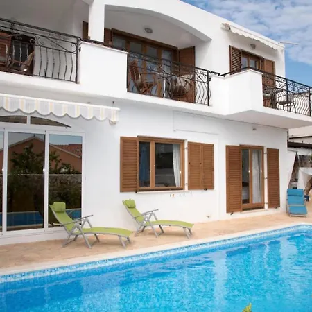 Spacious And Tranquil With Shared Pool - Two Bedroom With Shared Pool *
