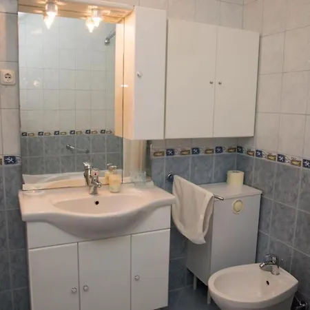Spacious And Tranquil With Shared Pool - Two Bedroom With Shared Pool Daire