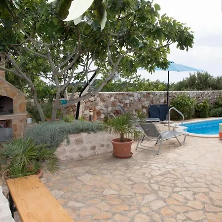 Daire Spacious And Tranquil With Shared Pool - Two Bedroom With Shared Pool