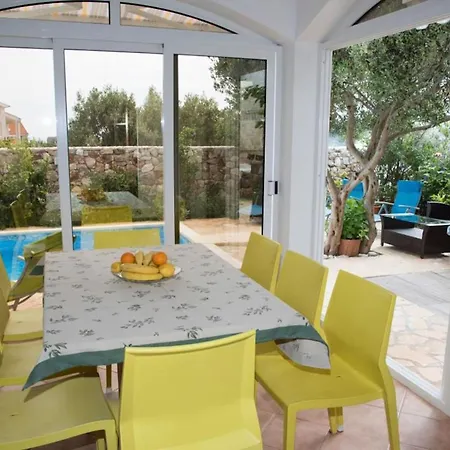 Spacious And Tranquil With Shared Pool - Two Bedroom With Shared Pool Daire Hvar Town